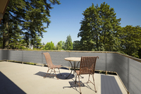 Balkonverkleidung aus HDPE-Gewebe mit Metall�sen und Kordel - Farbe grau-wei�